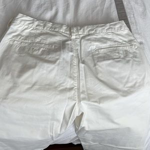 Gap off-white Khakis | size 34 | straight fit | crispy clean | barely worn
